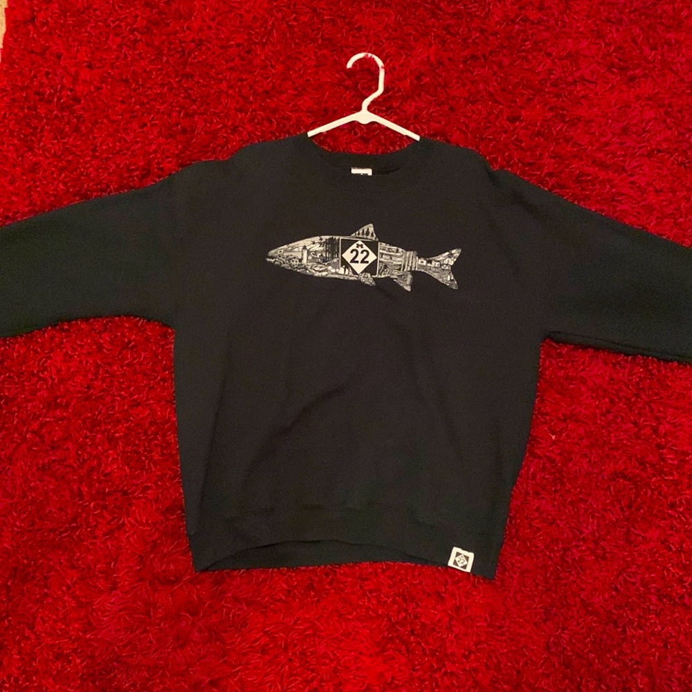 M22 Mens Black Crewneck